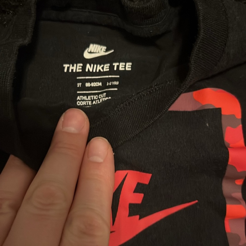 4/$20 Nike Tshirt Sz 2T - Picture 2 of 2